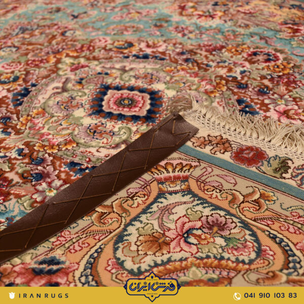 قیمت خرید فرش دستباف 1.5 متری طرح خطیبی لچک گلدانThe price of buying a 1.5 meter hand-woven carpet with Khatibi Lakh Guldan design