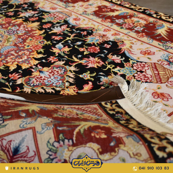 The purchase price of handmade carpets is 1.5 meters. the first role is black and yellow.