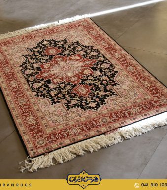 The purchase price of handmade carpets is 1.5 meters. Harris's red and black design.