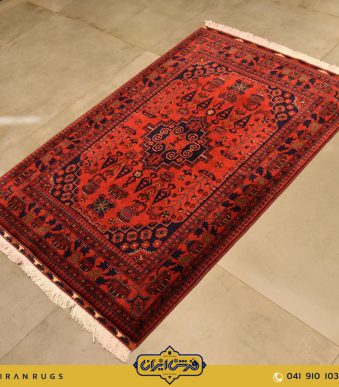The price of the handmade carpet is 1.5 meters. red and red.