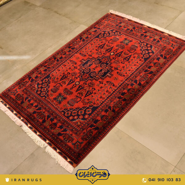 The price of the handmade carpet is 1.5 meters. red and red.