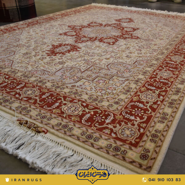 The purchase price of a 3-meter hand-woven carpet with Harris onion and crimson design