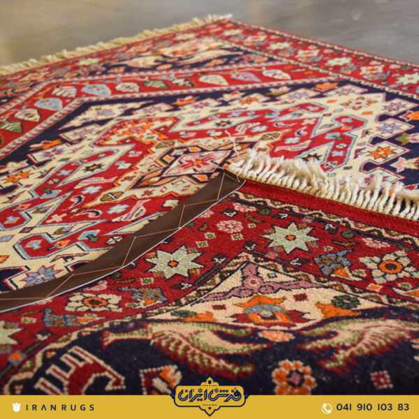 قیمت خرید فرش دستباف 1.5 متری نقش نوبافت قرمز کرمیaThe purchase price of a 1.5 meter hand-woven carpet with a creamy red pattern