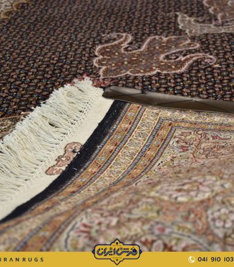 The purchase price of the 6 meter handmade carpet is the design of the fish Kamal Malik black worm